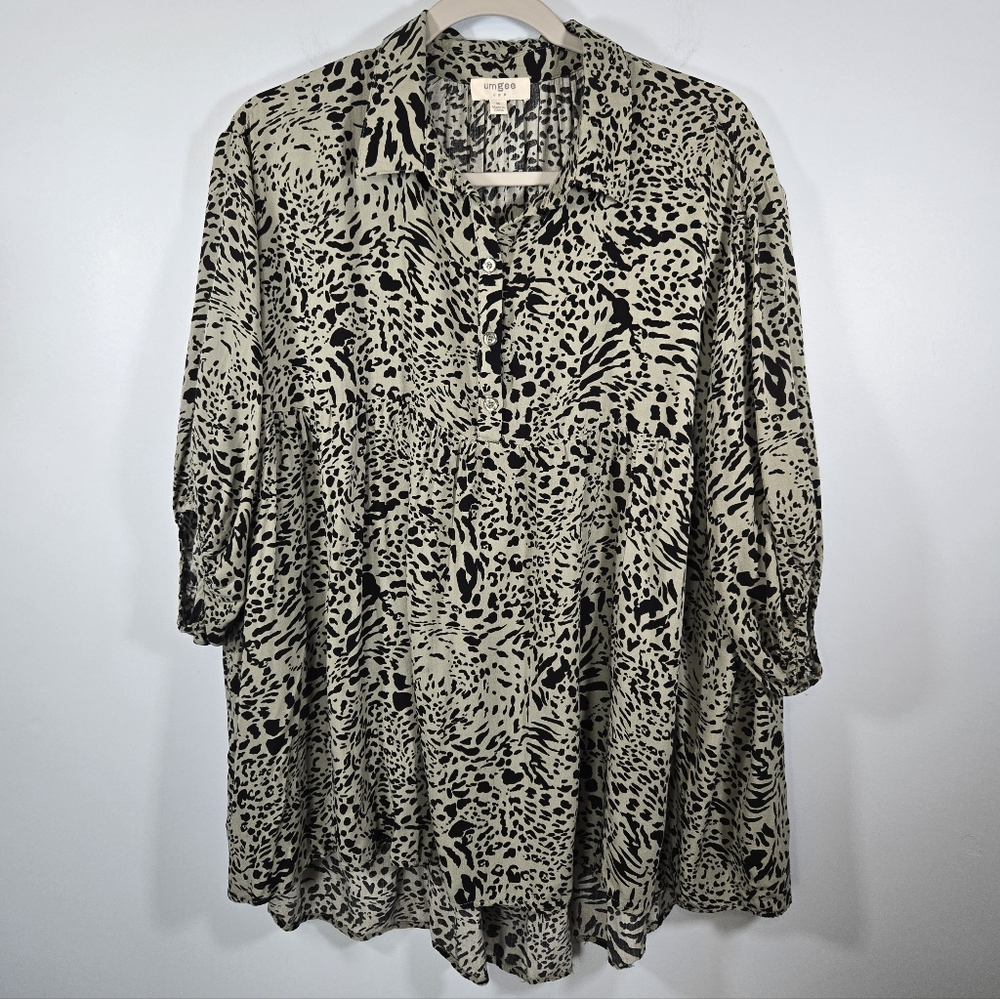 Umgee Sage Green Animal Print Top Medium Flowy Collared Half Button Blouse Shirt